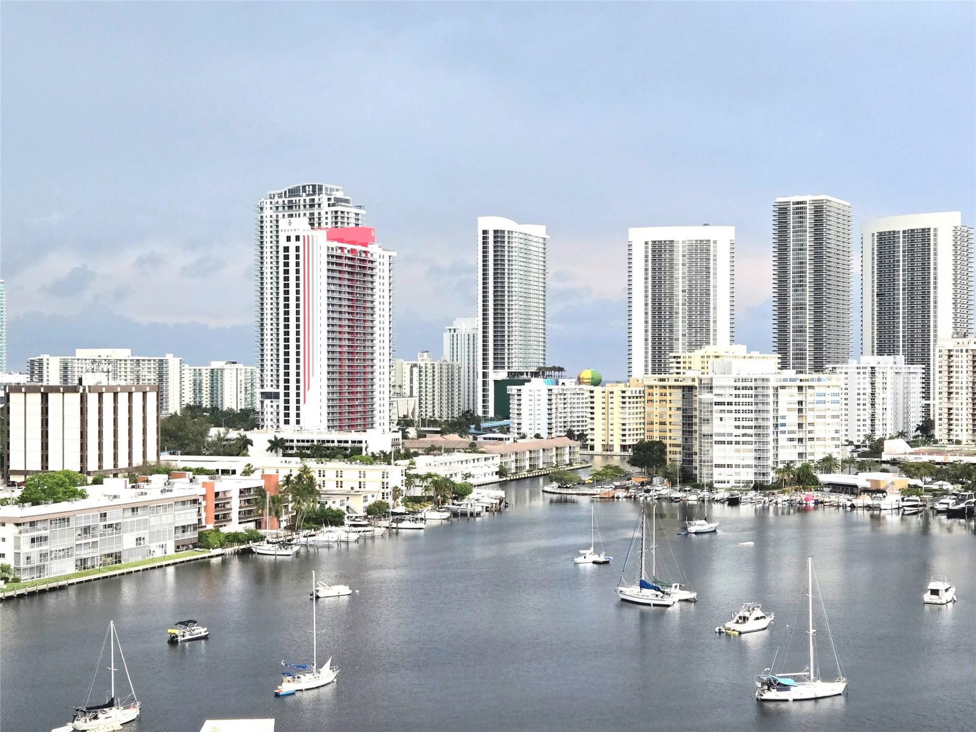 437 Golden Isles Drive, Unit 15G, Hallandale Beach, FL 33009 Photo