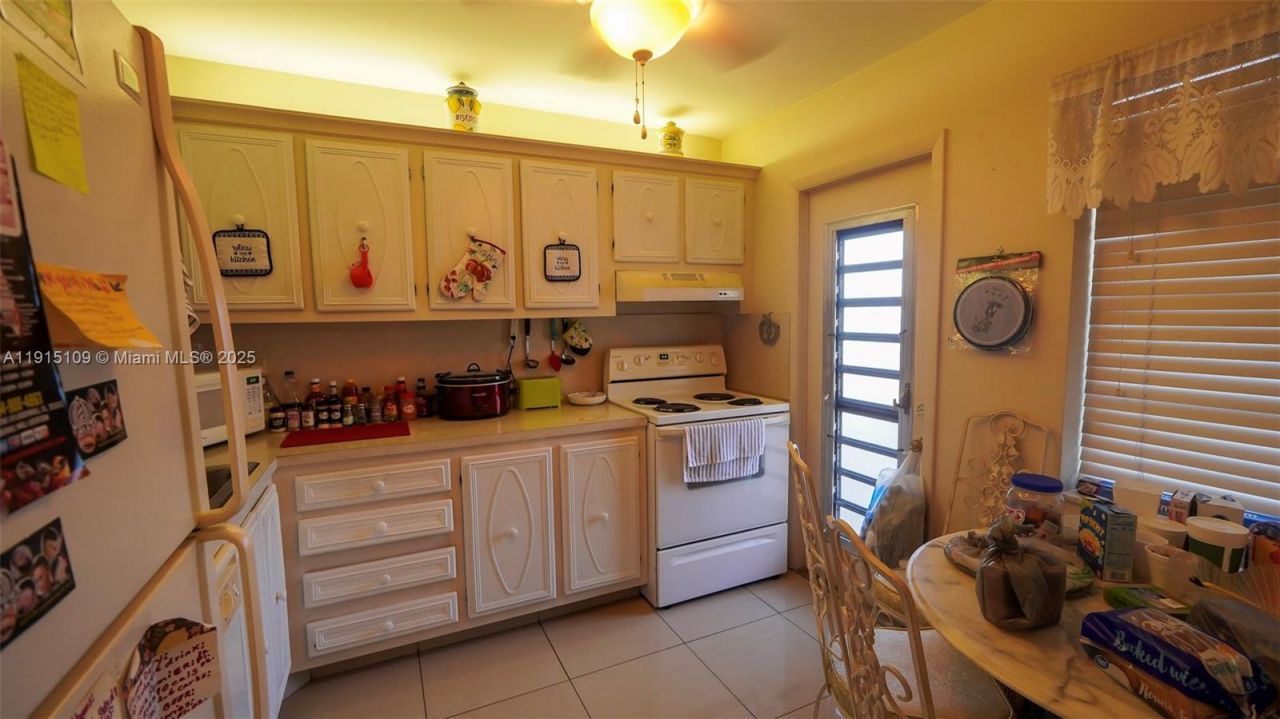 3940 NW 42nd Ave, Unit 215, Lauderdale Lakes, FL 33319 Photo