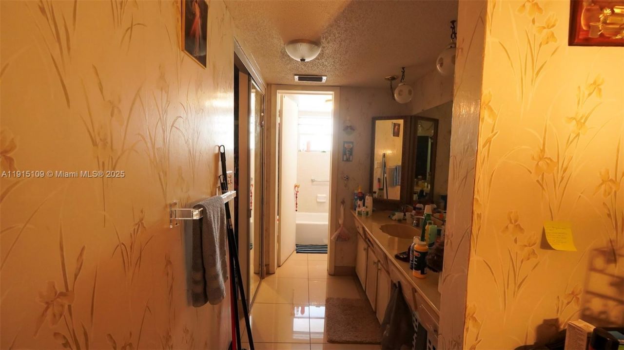 3940 NW 42nd Ave, Unit 215, Lauderdale Lakes, FL 33319 Photo