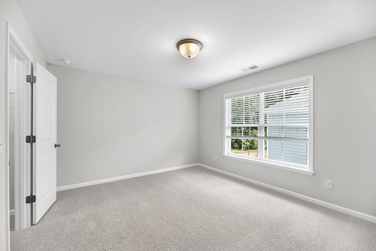 9 Cantona Drive Photo 32