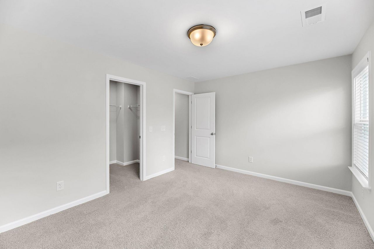 9 Cantona Drive Photo 36