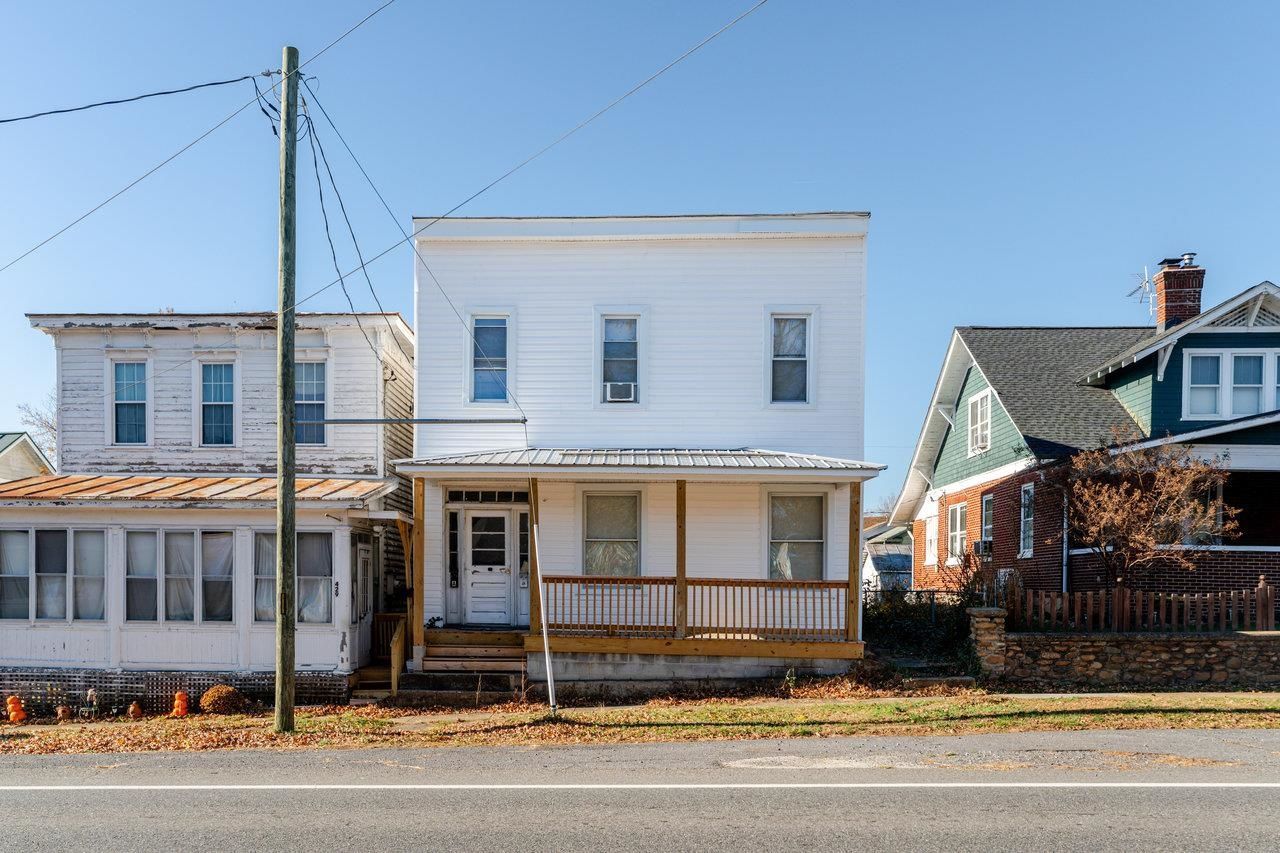 427 Fourth St, Shenandoah, VA 22849 Main Photo