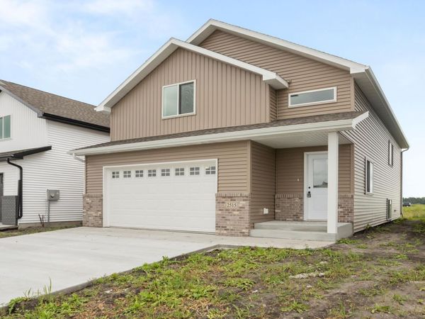 2515 38th Avenue S, Moorhead, MN 56560
