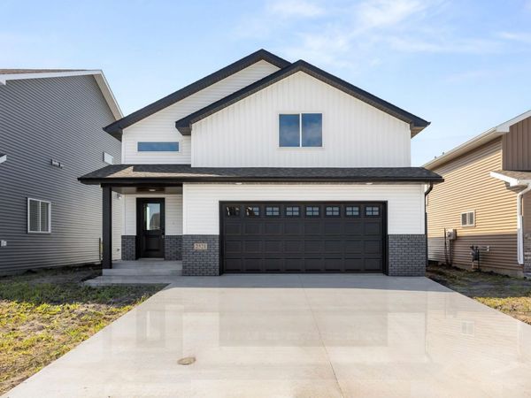 2533 38th Avenue S, Moorhead, MN 56560