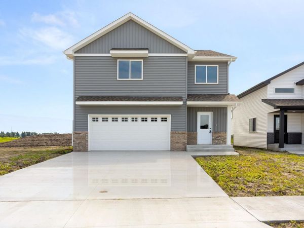 2611 38 Avenue S, Moorhead, MN 56560