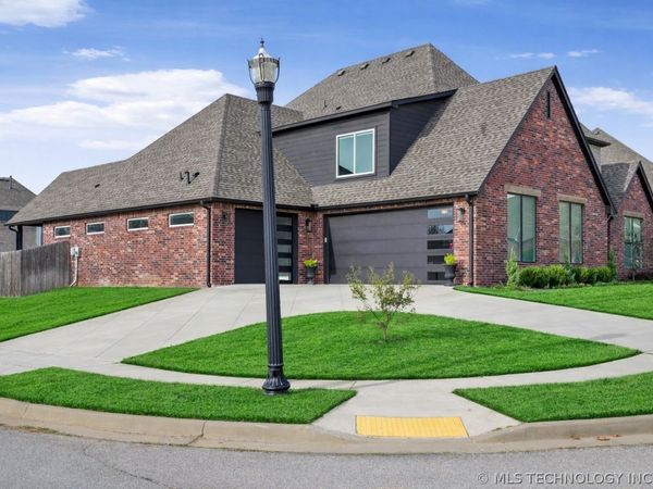 406 N 84th Place, Broken Arrow, OK 74014