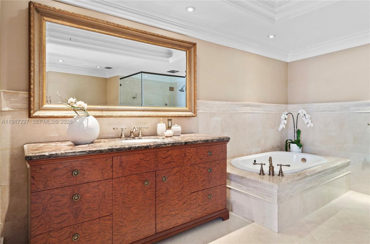 808 Brickell Key Dr, Unit 1802, Miami, FL 33131 Photo