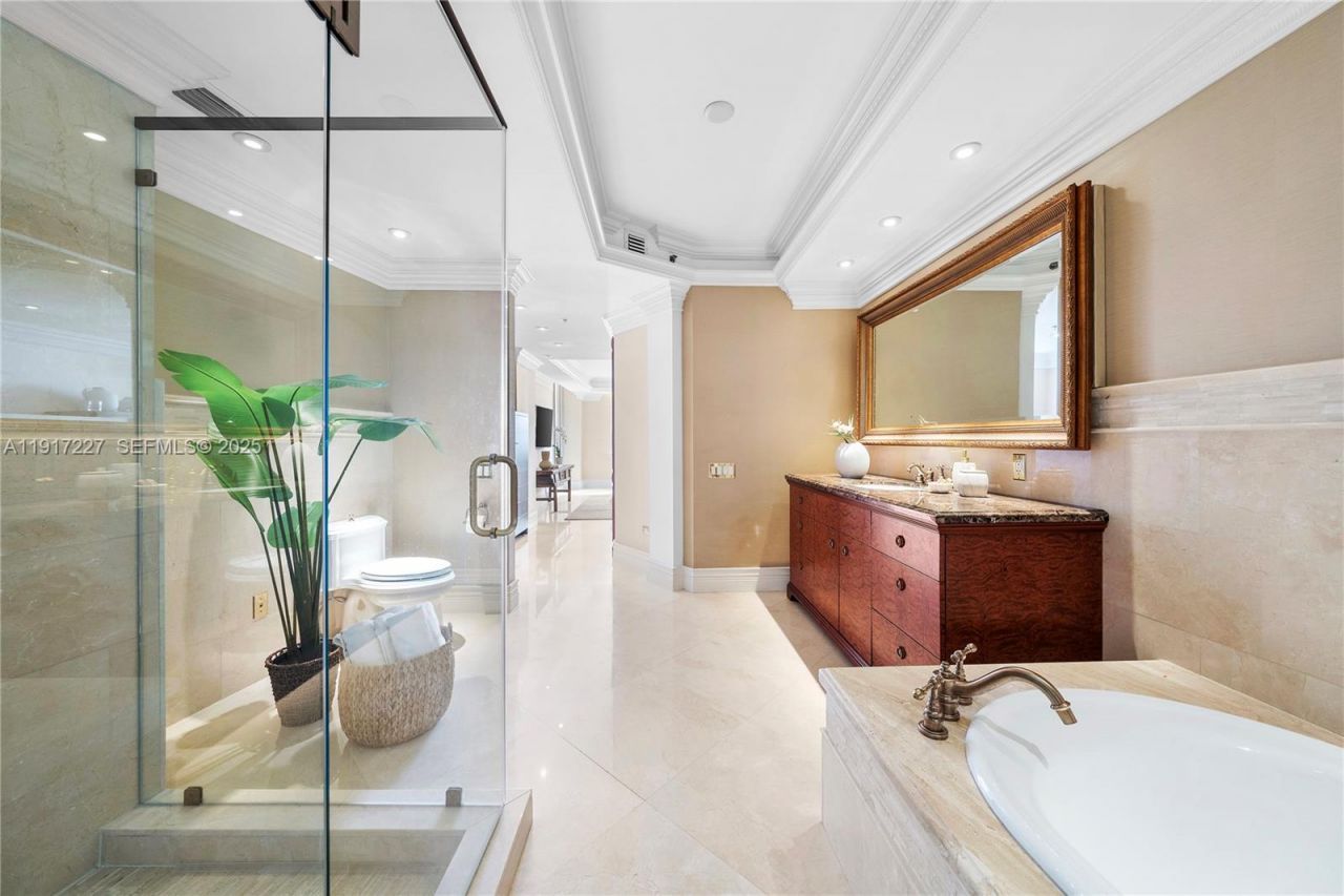 808 Brickell Key Dr, Unit 1802, Miami, FL 33131 Photo