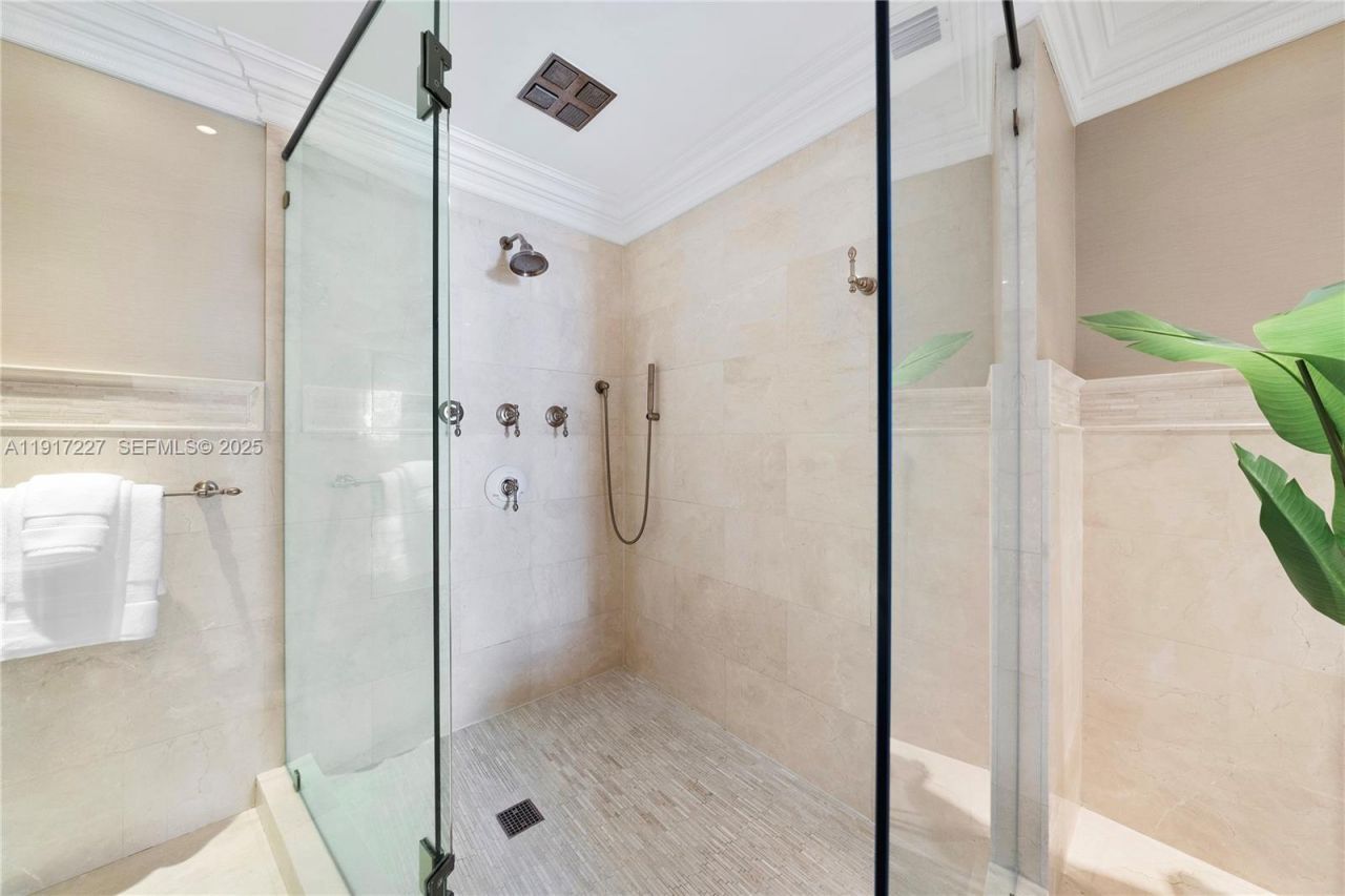 808 Brickell Key Dr, Unit 1802, Miami, FL 33131 Photo