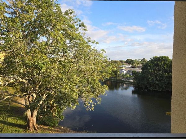 8225 Sunrise Lakes Blvd, Unit 310, Sunrise, FL 33322