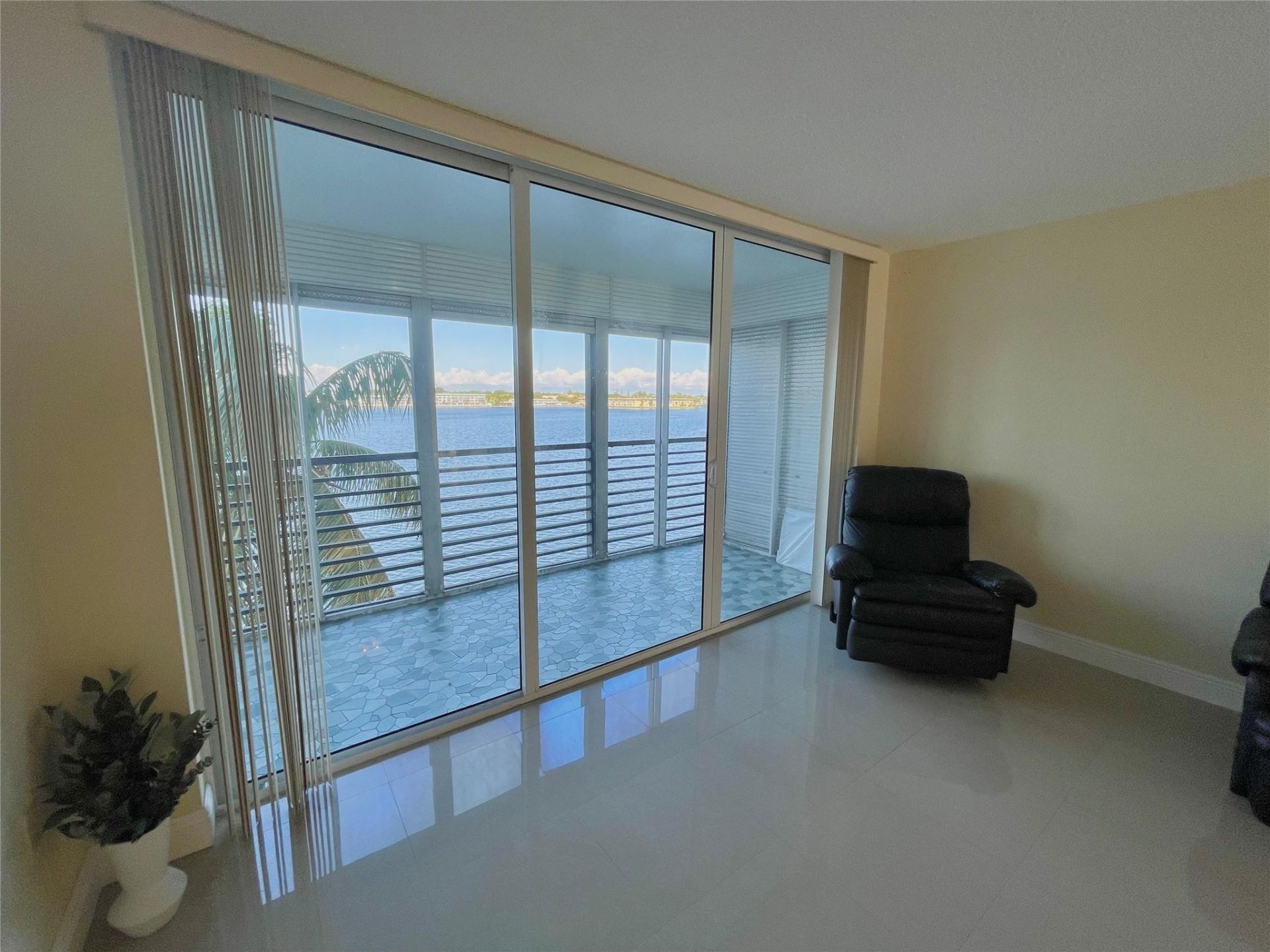 1175 NE Miami Gardens Dr, Unit 405, Miami, FL 33179 Photo