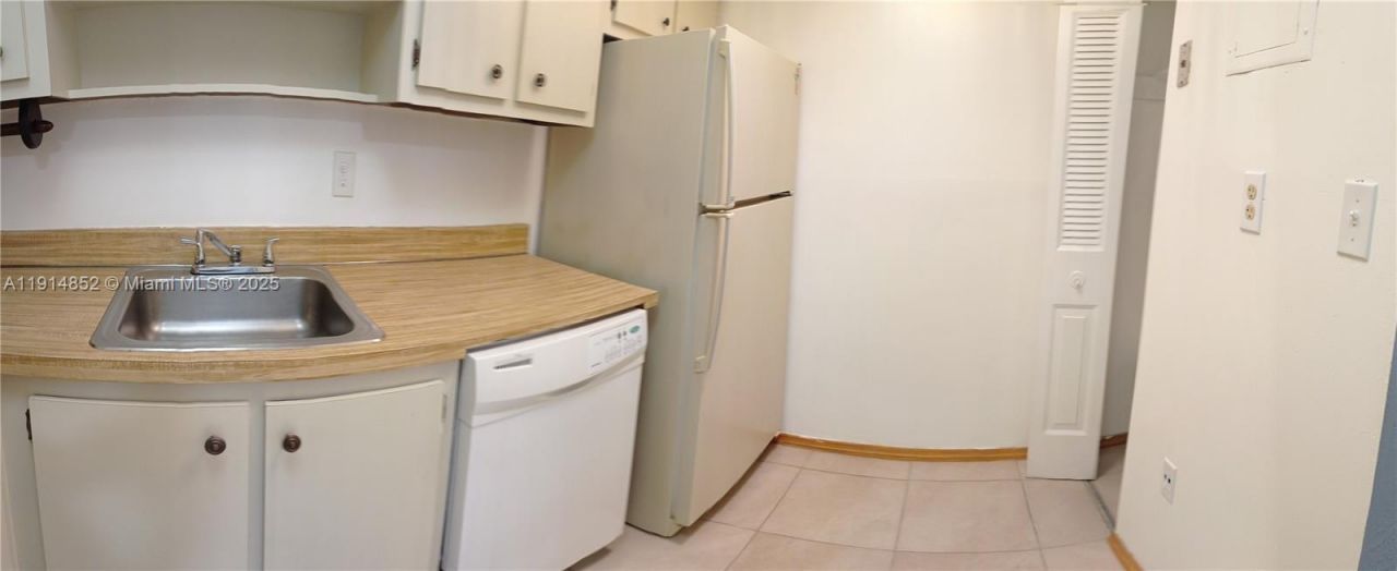 7831 Miller Dr, Unit B210, Miami, FL 33155 Photo