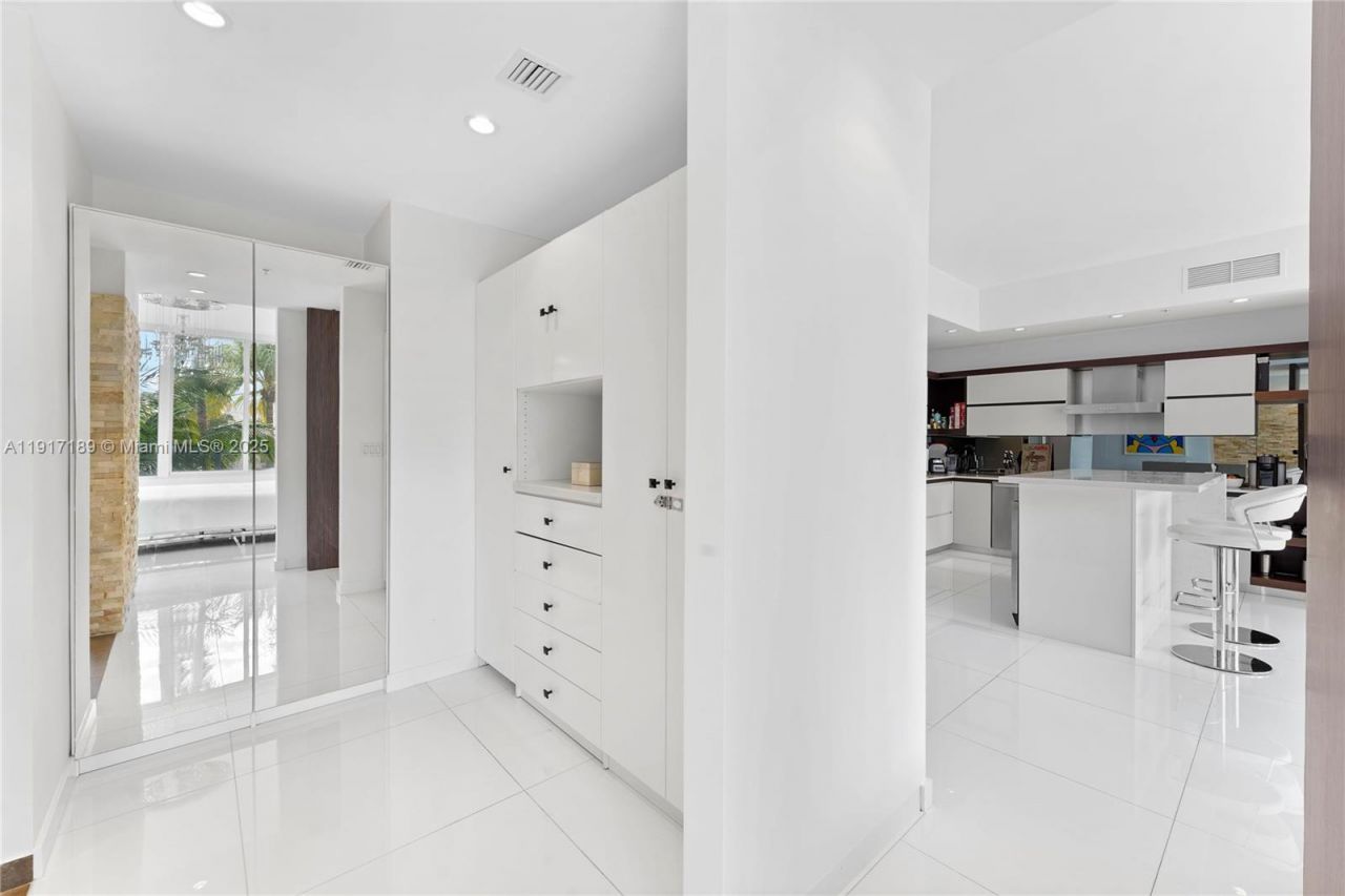 2100 Park Ave, Unit 201, Miami Beach, FL 33139 Photo