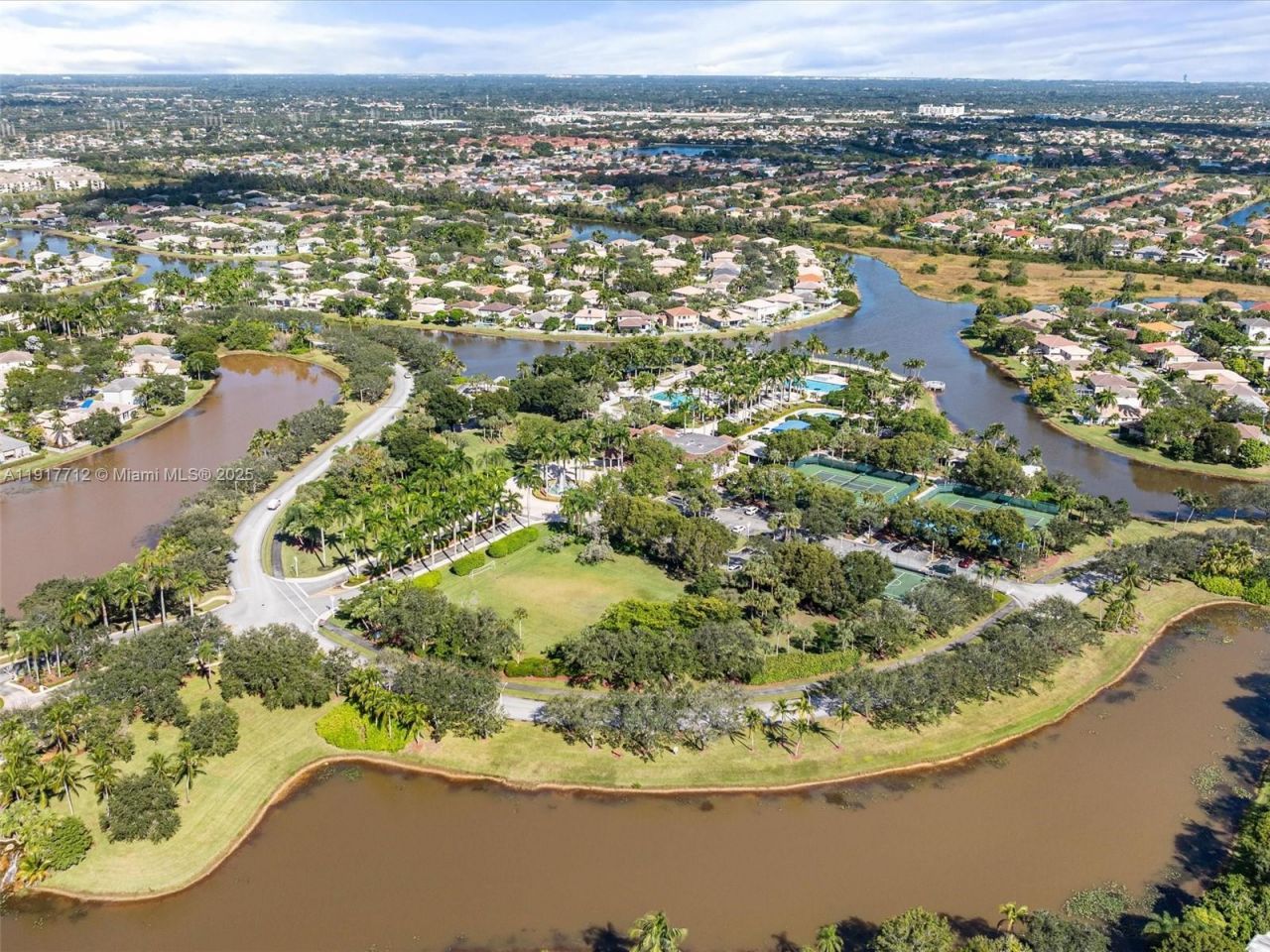 733 NW 170th Ter, Pembroke Pines, FL 33028 Photo