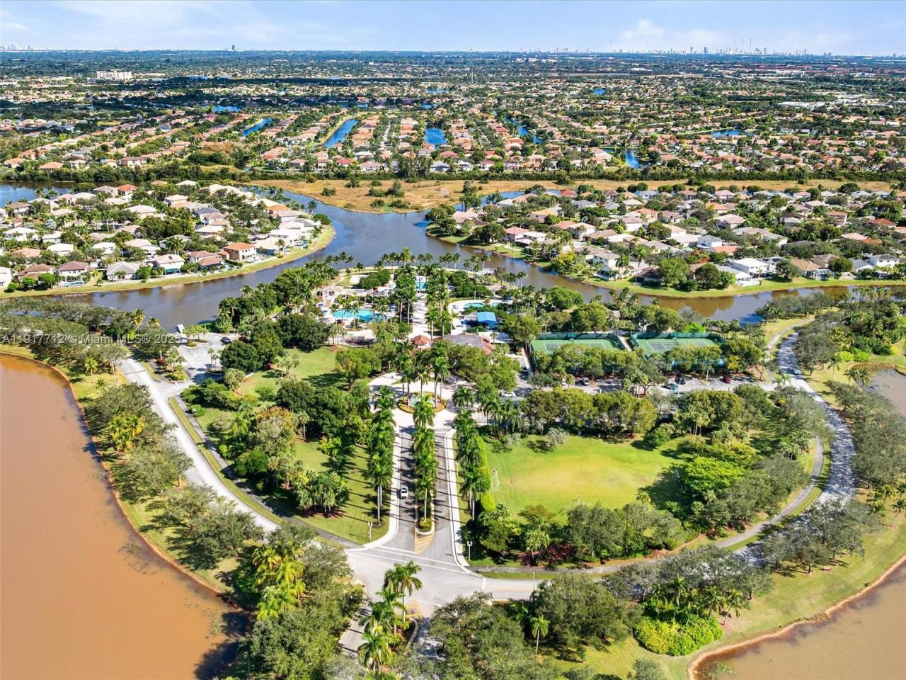 733 NW 170th Ter, Pembroke Pines, FL 33028 Photo