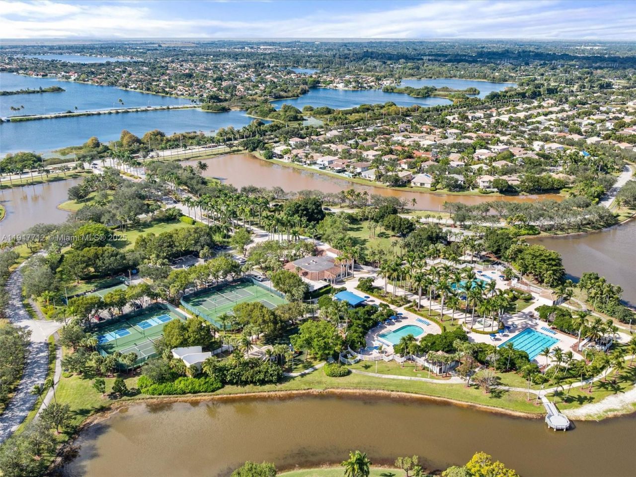 733 NW 170th Ter, Pembroke Pines, FL 33028 Photo