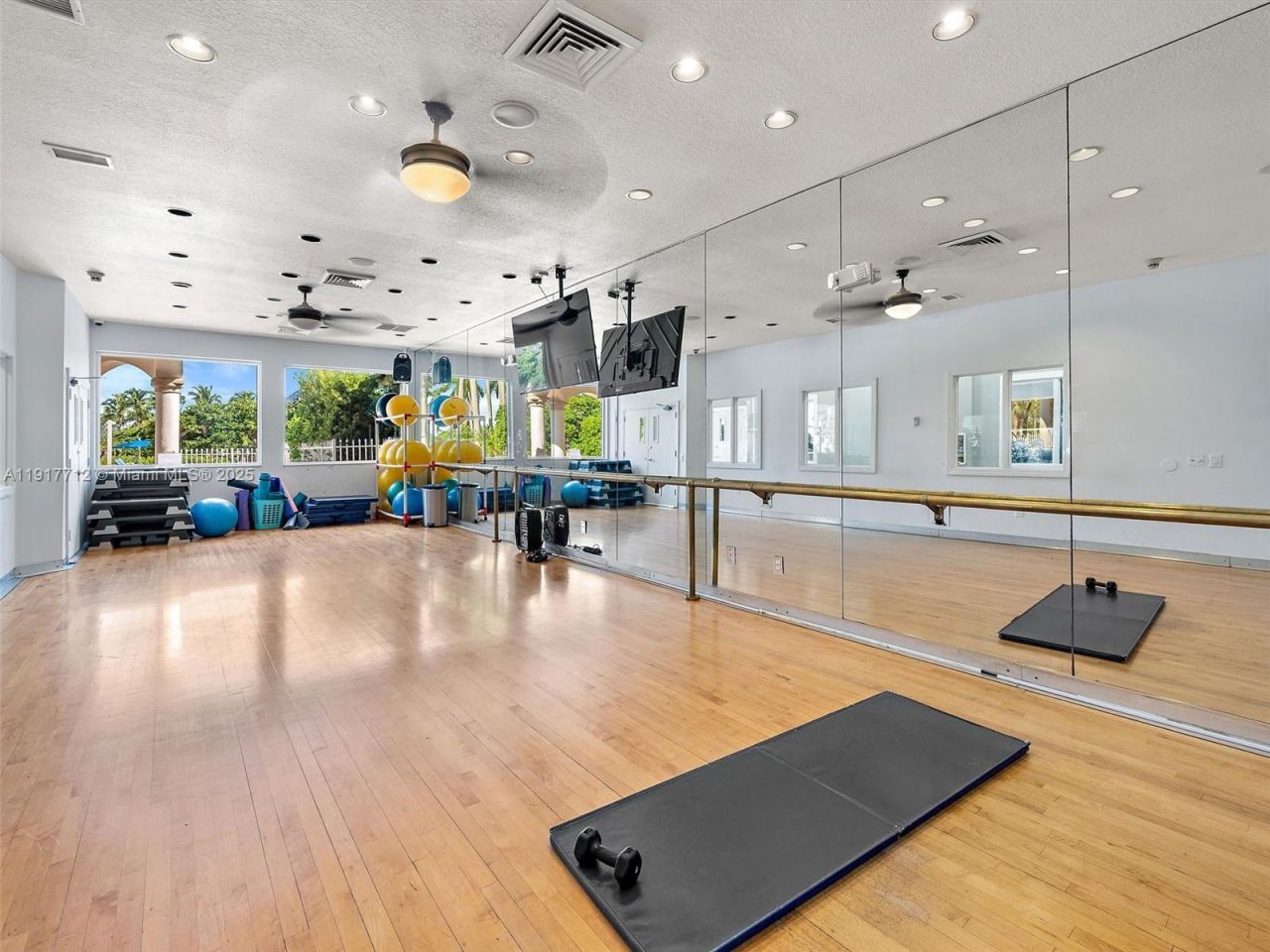 733 NW 170th Ter, Pembroke Pines, FL 33028 Photo