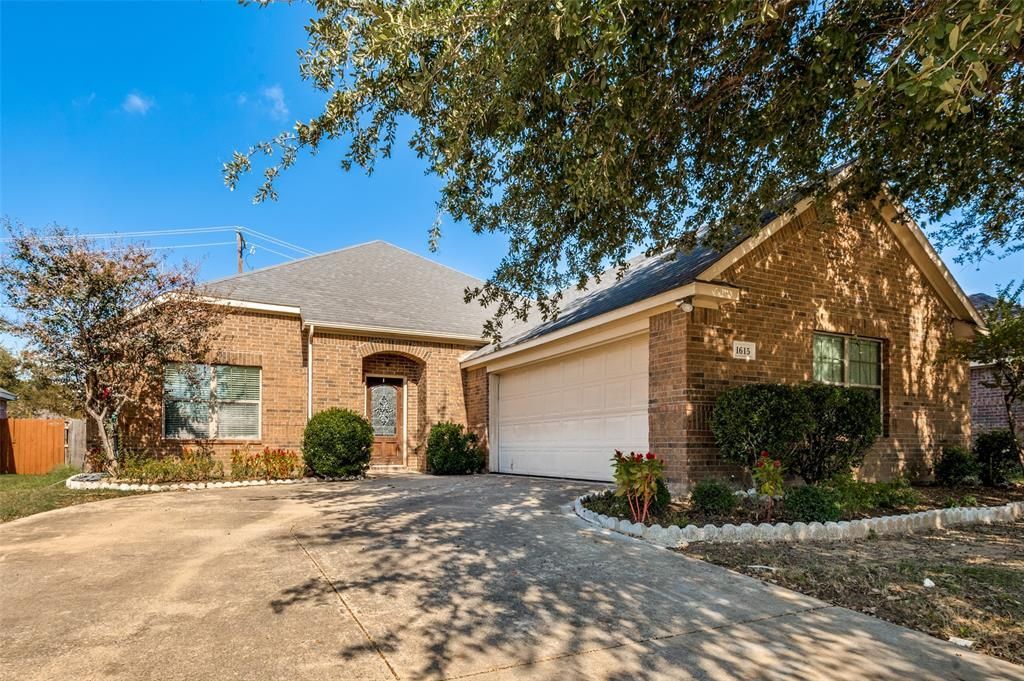1615 Ridgemar Drive, Grand Prairie, TX 75051 Main Photo
