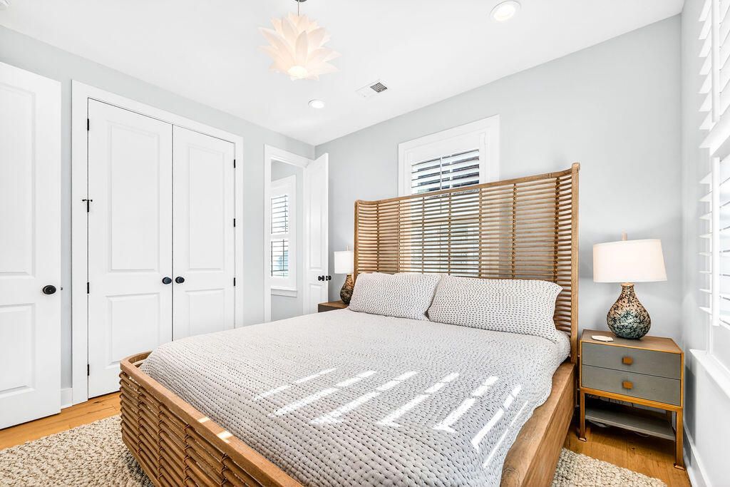 52 Aiken Street Photo 13