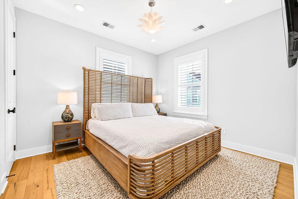 52 Aiken Street Photo 15