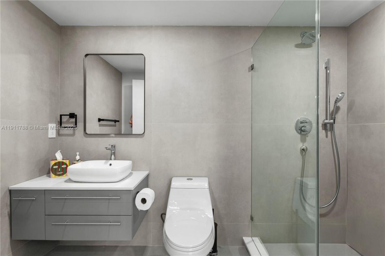 5001 Collins Ave, Unit 1G, Miami Beach, FL 33140 Photo