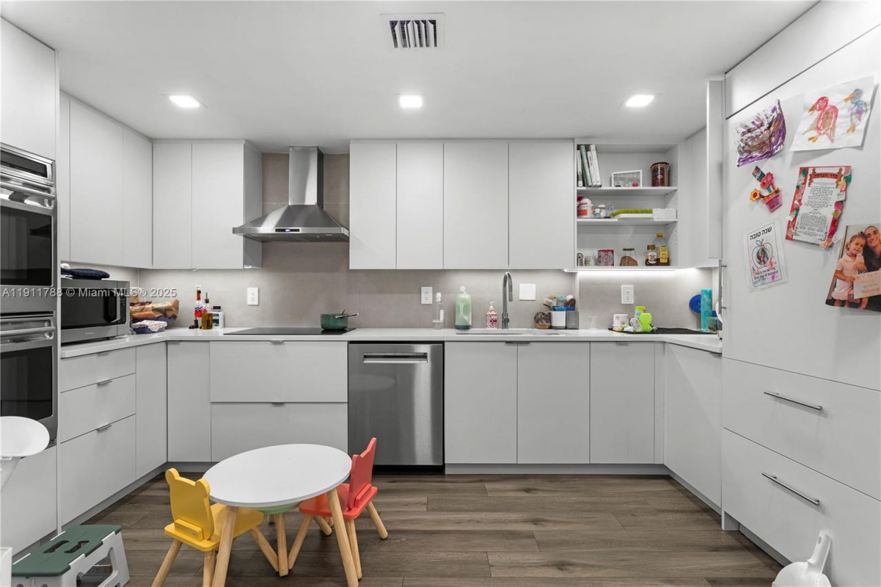 5001 Collins Ave, Unit 1G, Miami Beach, FL 33140 Photo