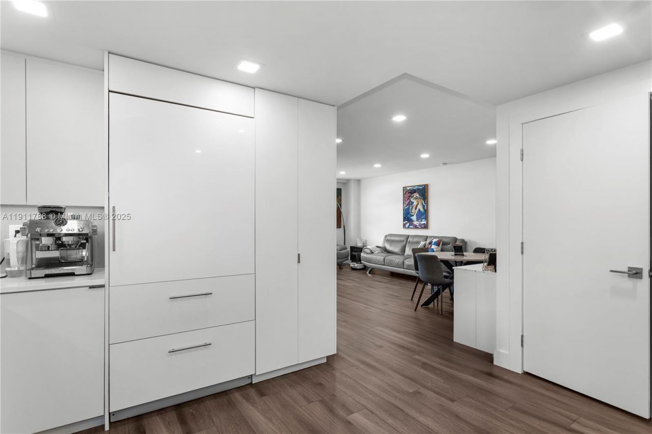 5001 Collins Ave, Unit 1G, Miami Beach, FL 33140 Photo