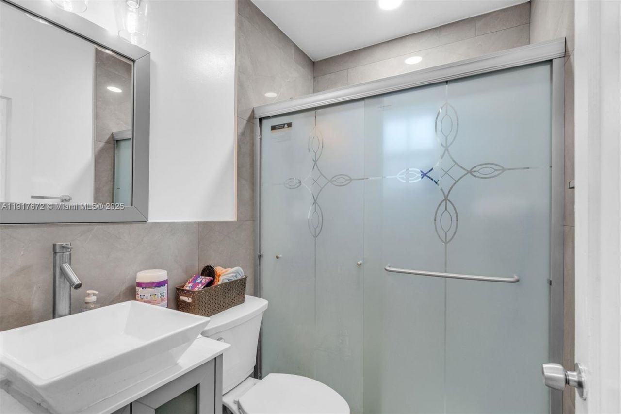 2029 NW 5th St, Miami, FL 33125 Photo