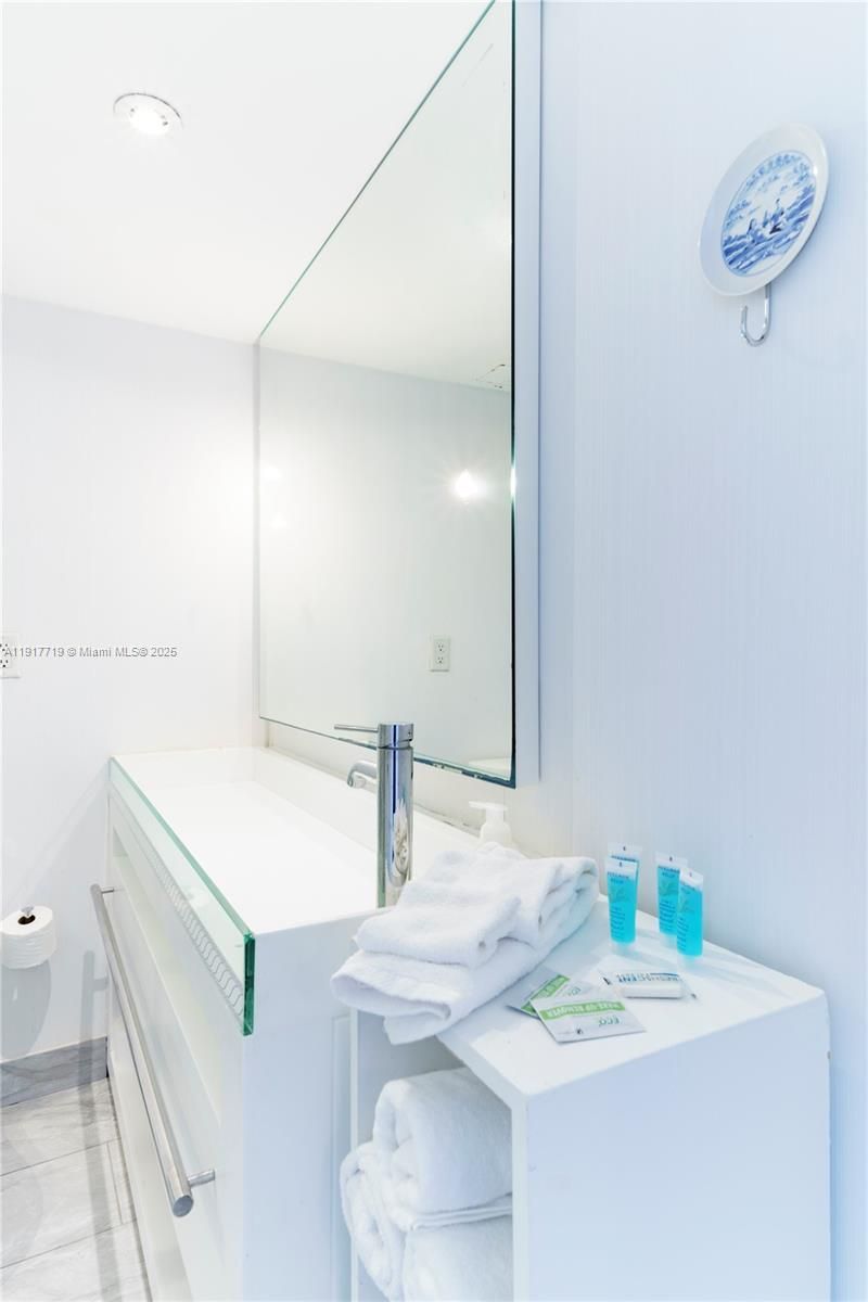 1100 West Ave, Unit 1515, Miami Beach, FL 33139 Photo