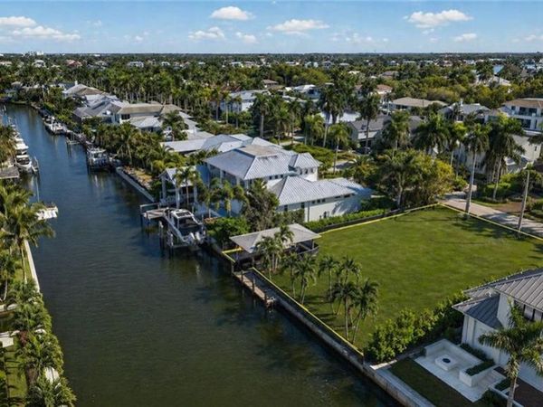 601 17TH AVE S, NAPLES, FL 34102