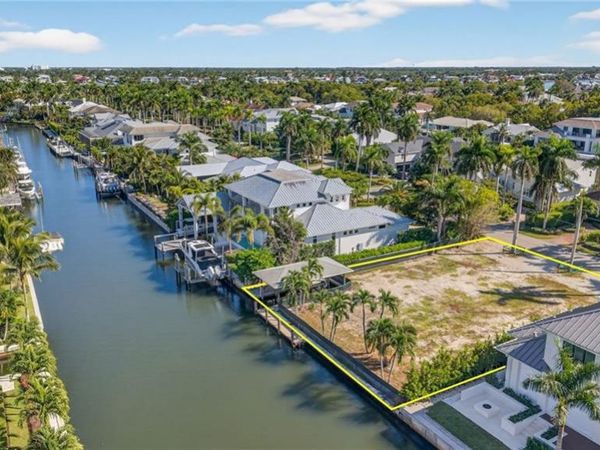 601 17TH AVE S, NAPLES, FL 34102