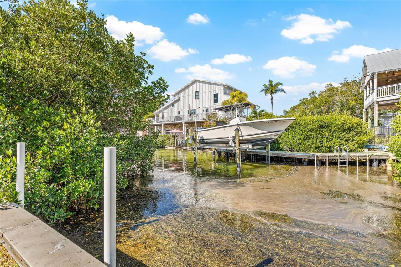 608 Florida Boulevard, Crystal Beach, FL 34681 Photo