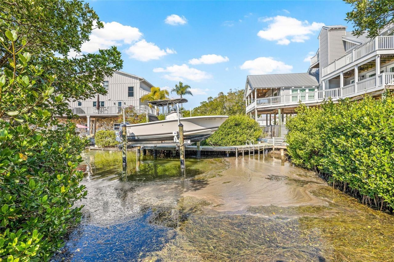 608 Florida Boulevard, Crystal Beach, FL 34681 Photo