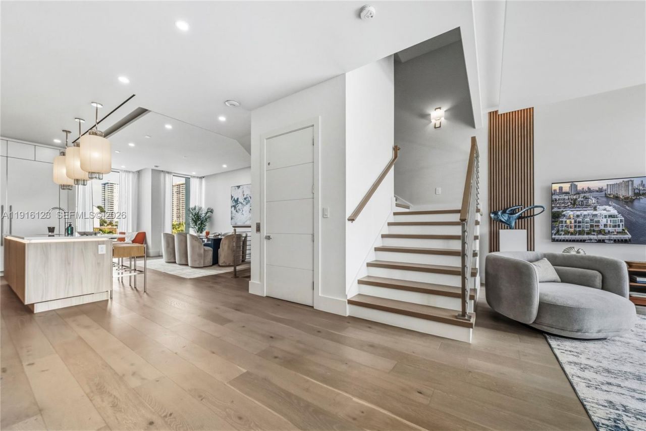 4098 NE 167 St, Unit 9, North Miami Beach, FL 33160 Photo