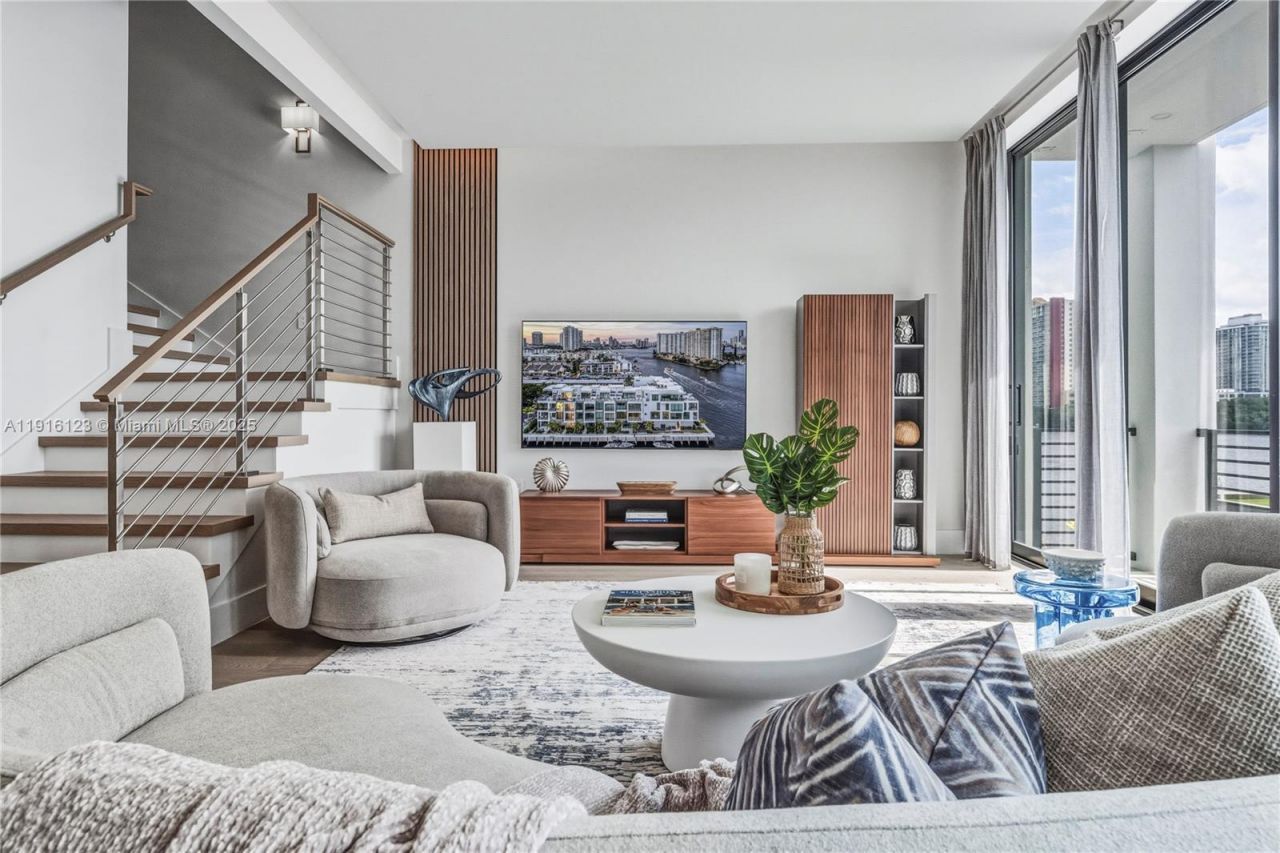 4098 NE 167 St, Unit 9, North Miami Beach, FL 33160 Photo