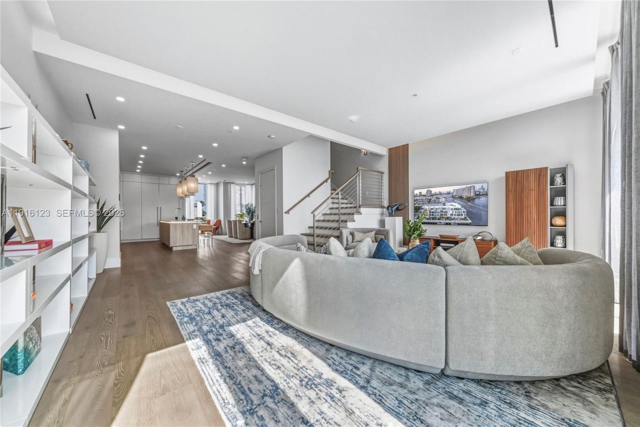 4098 NE 167 St, Unit 9, North Miami Beach, FL 33160 Photo