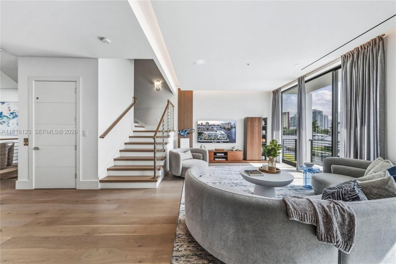 4098 NE 167 St, Unit 9, North Miami Beach, FL 33160 Photo