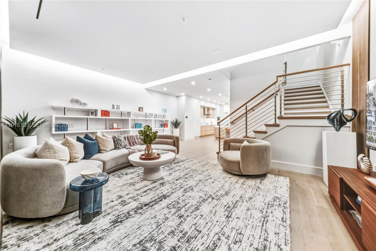 4098 NE 167 St, Unit 9, North Miami Beach, FL 33160 Photo