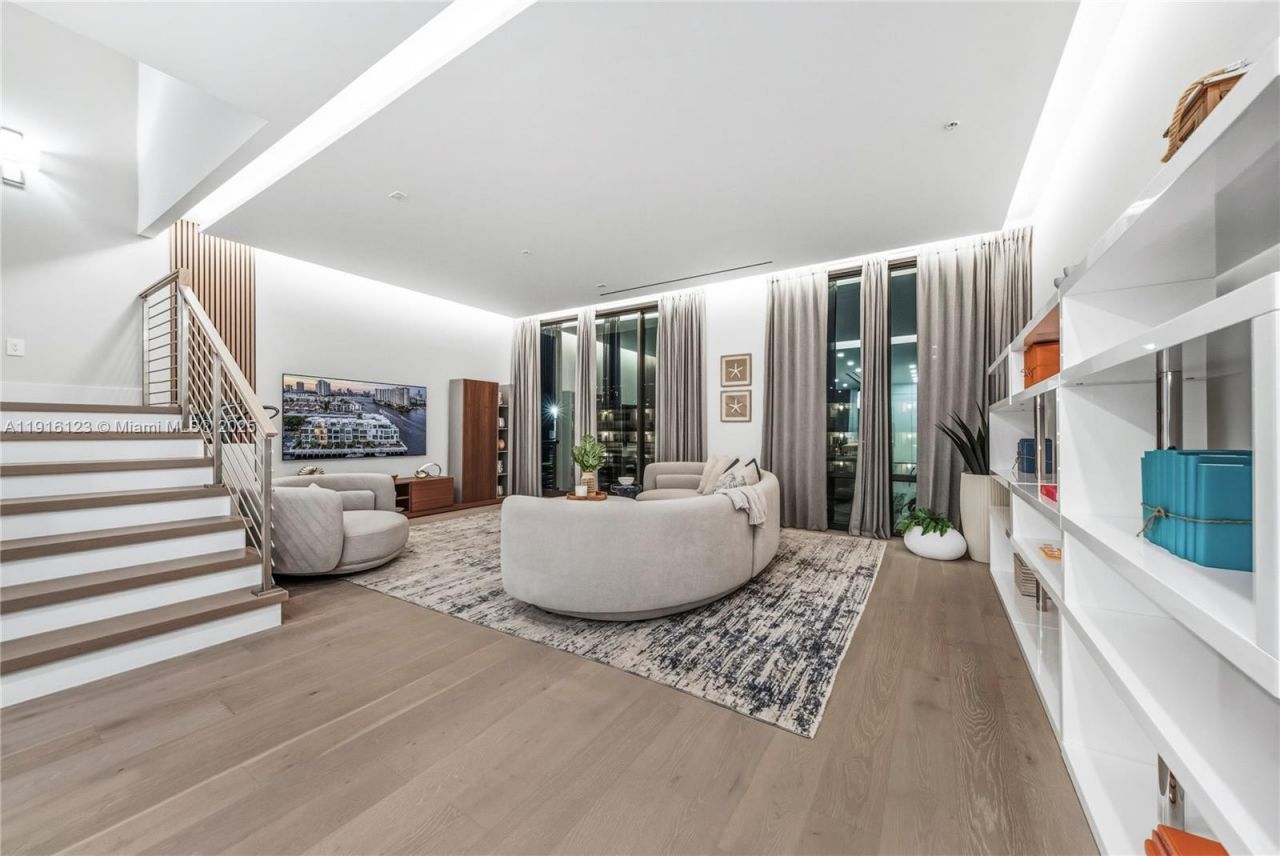 4098 NE 167 St, Unit 9, North Miami Beach, FL 33160 Photo