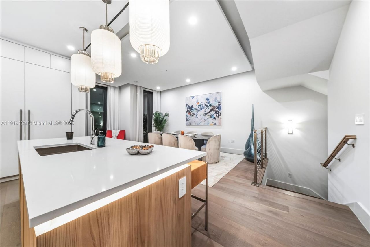 4098 NE 167 St, Unit 9, North Miami Beach, FL 33160 Photo