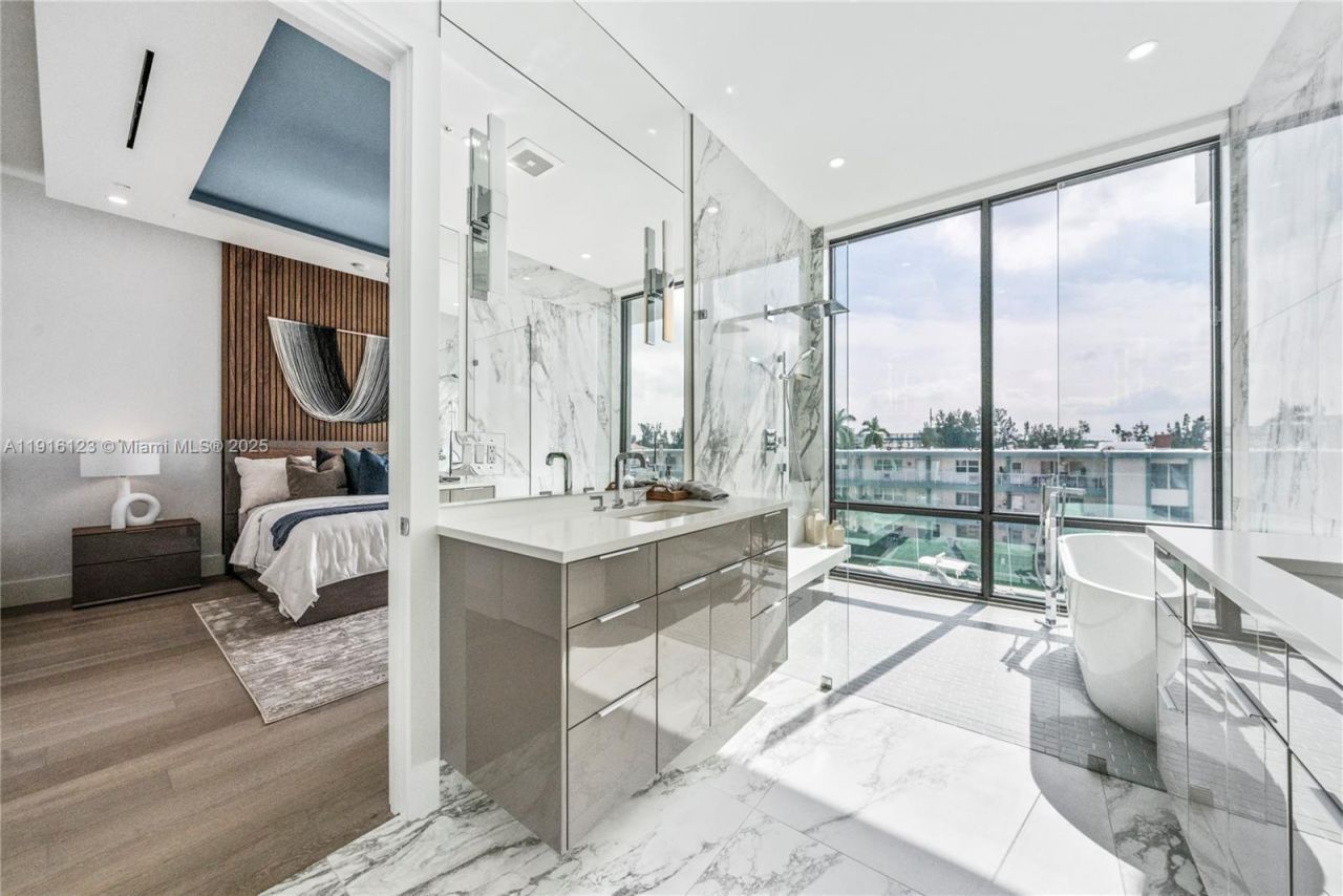 4098 NE 167 St, Unit 9, North Miami Beach, FL 33160 Photo