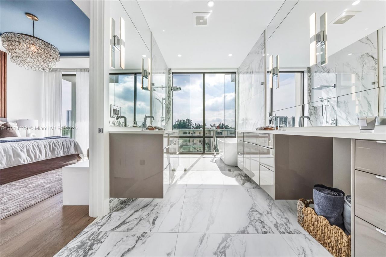 4098 NE 167 St, Unit 9, North Miami Beach, FL 33160 Photo