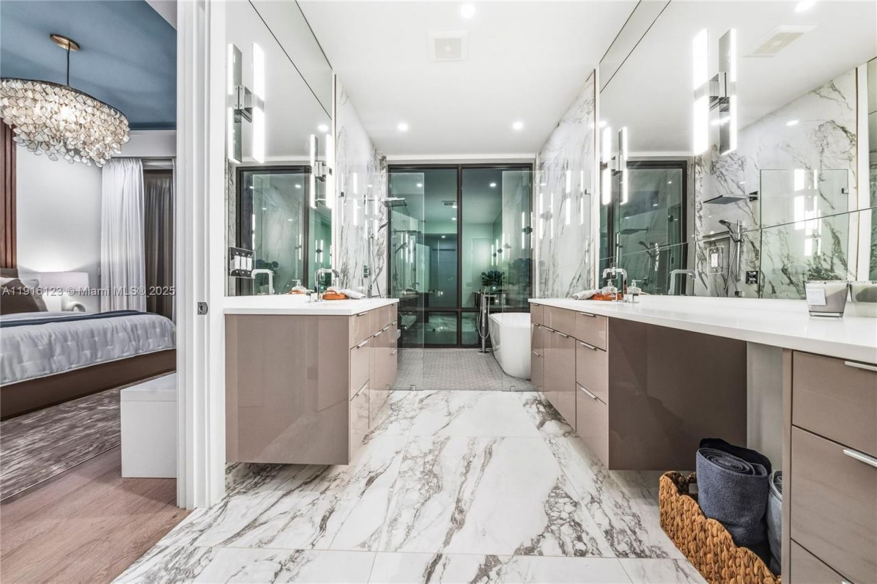 4098 NE 167 St, Unit 9, North Miami Beach, FL 33160 Photo