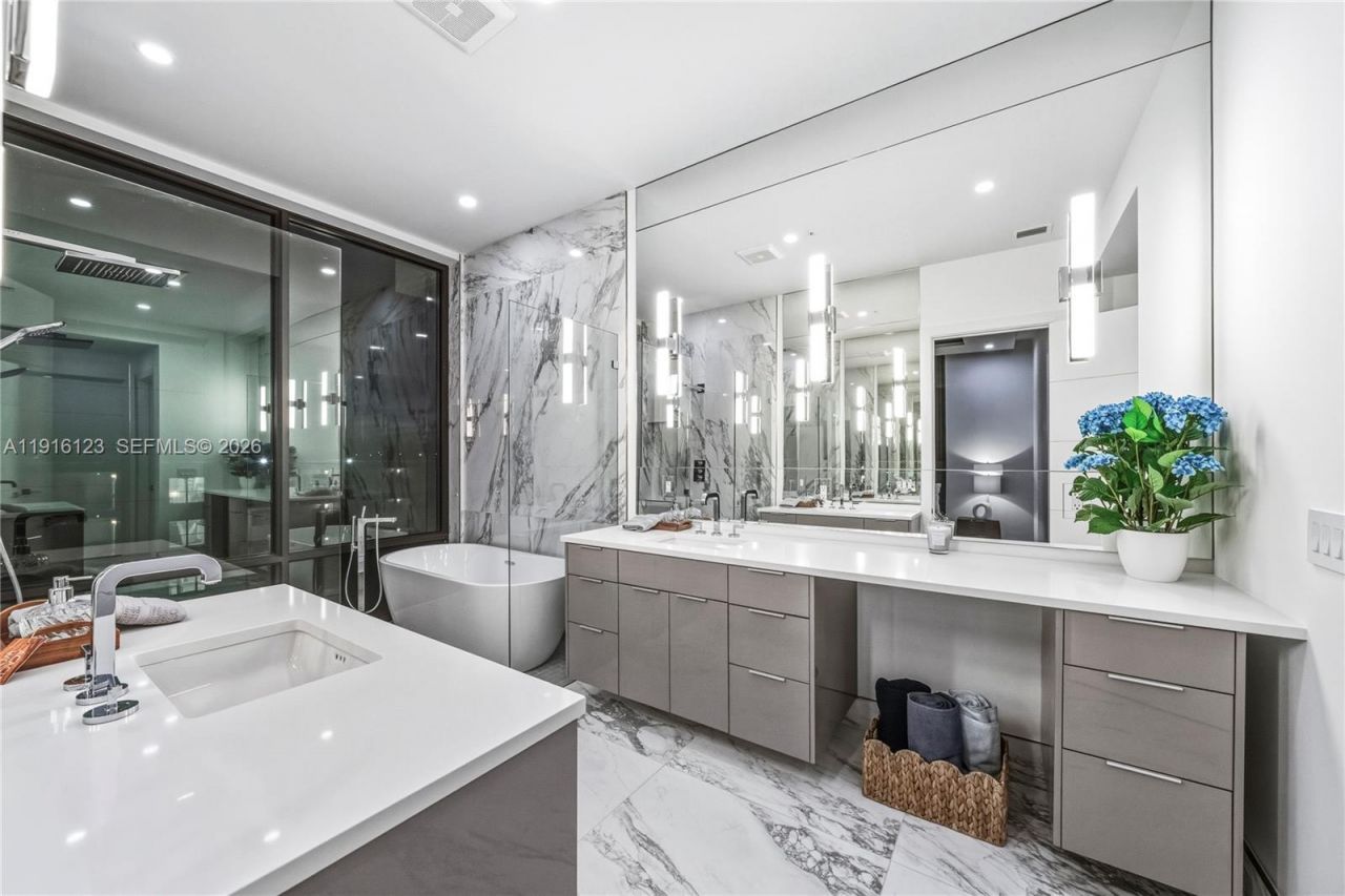 4098 NE 167 St, Unit 9, North Miami Beach, FL 33160 Photo