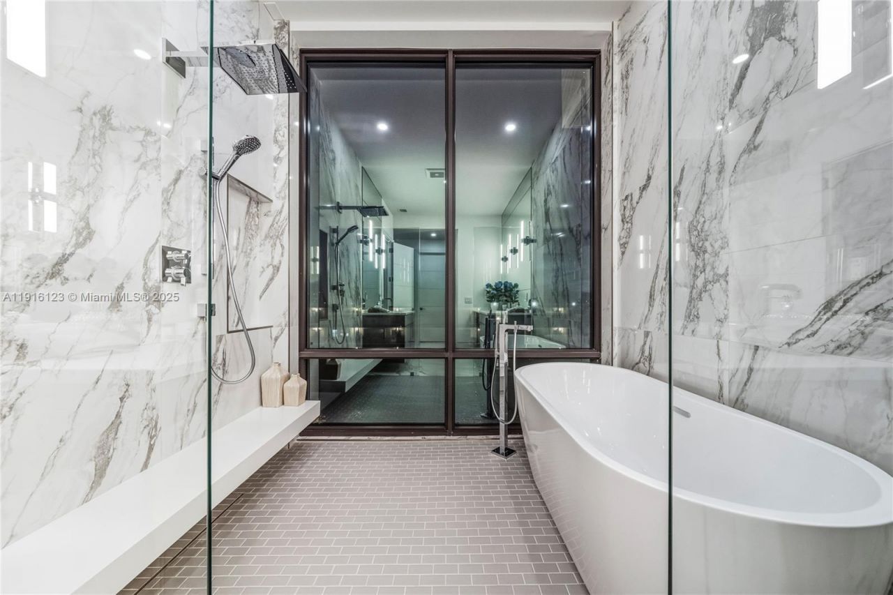 4098 NE 167 St, Unit 9, North Miami Beach, FL 33160 Photo