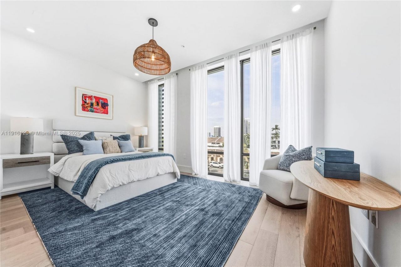 4098 NE 167 St, Unit 9, North Miami Beach, FL 33160 Photo