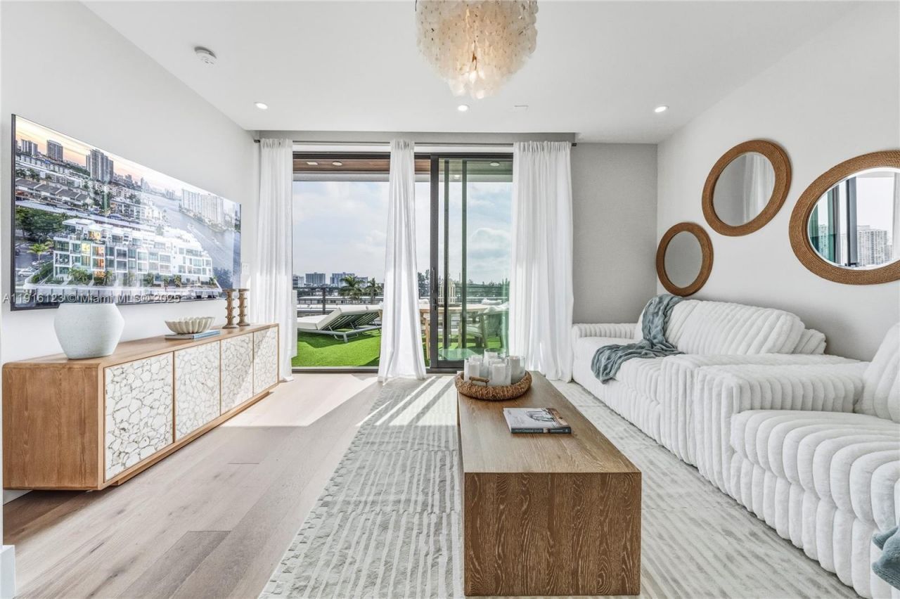 4098 NE 167 St, Unit 9, North Miami Beach, FL 33160 Photo