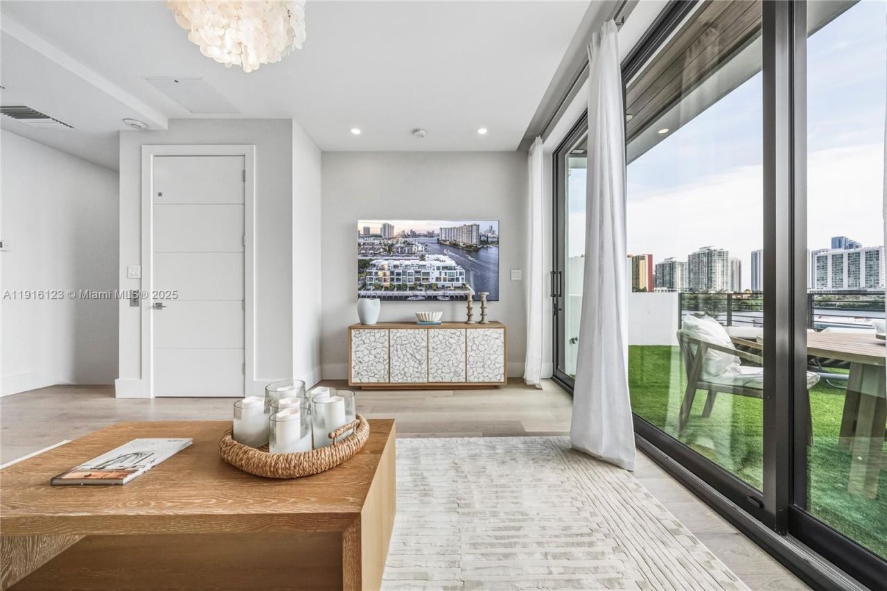 4098 NE 167 St, Unit 9, North Miami Beach, FL 33160 Photo