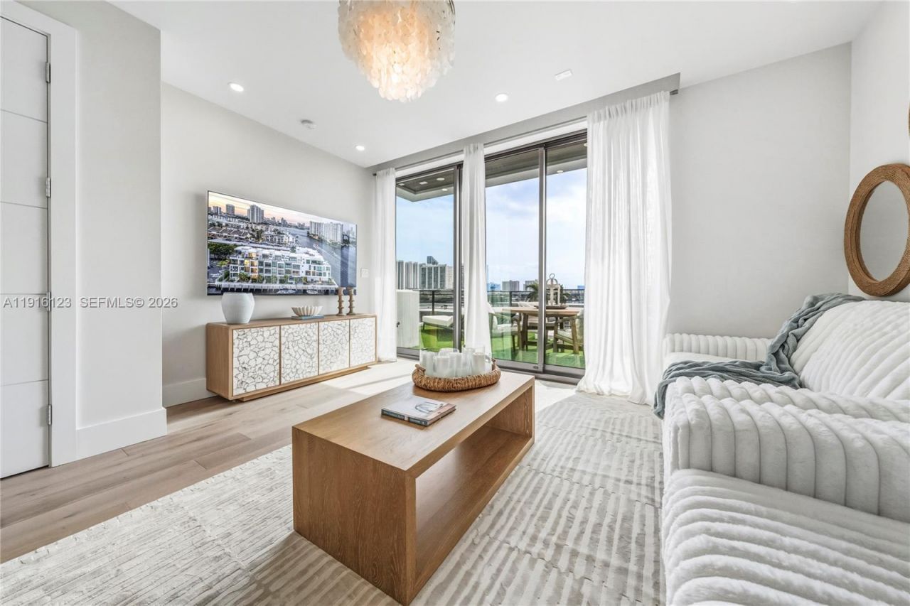 4098 NE 167 St, Unit 9, North Miami Beach, FL 33160 Photo