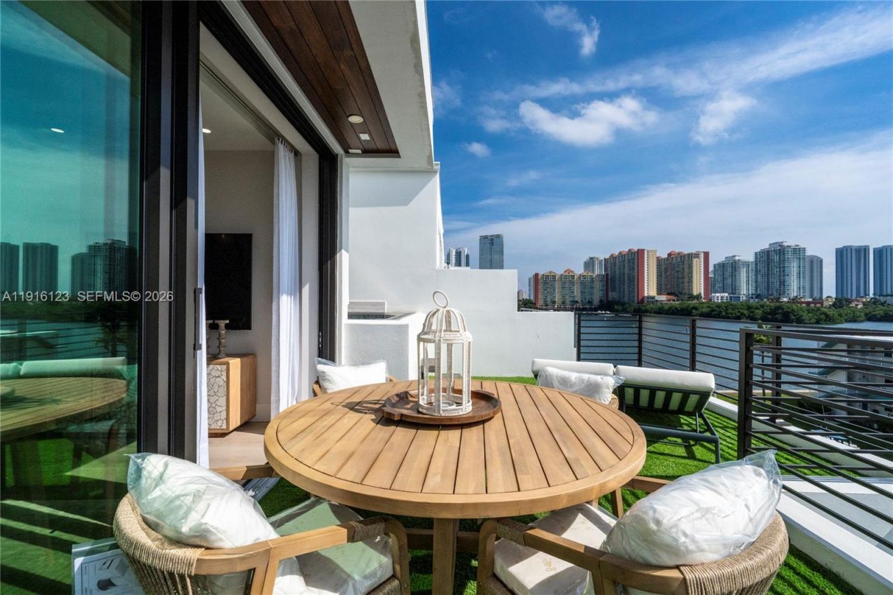 4098 NE 167 St, Unit 9, North Miami Beach, FL 33160 Photo